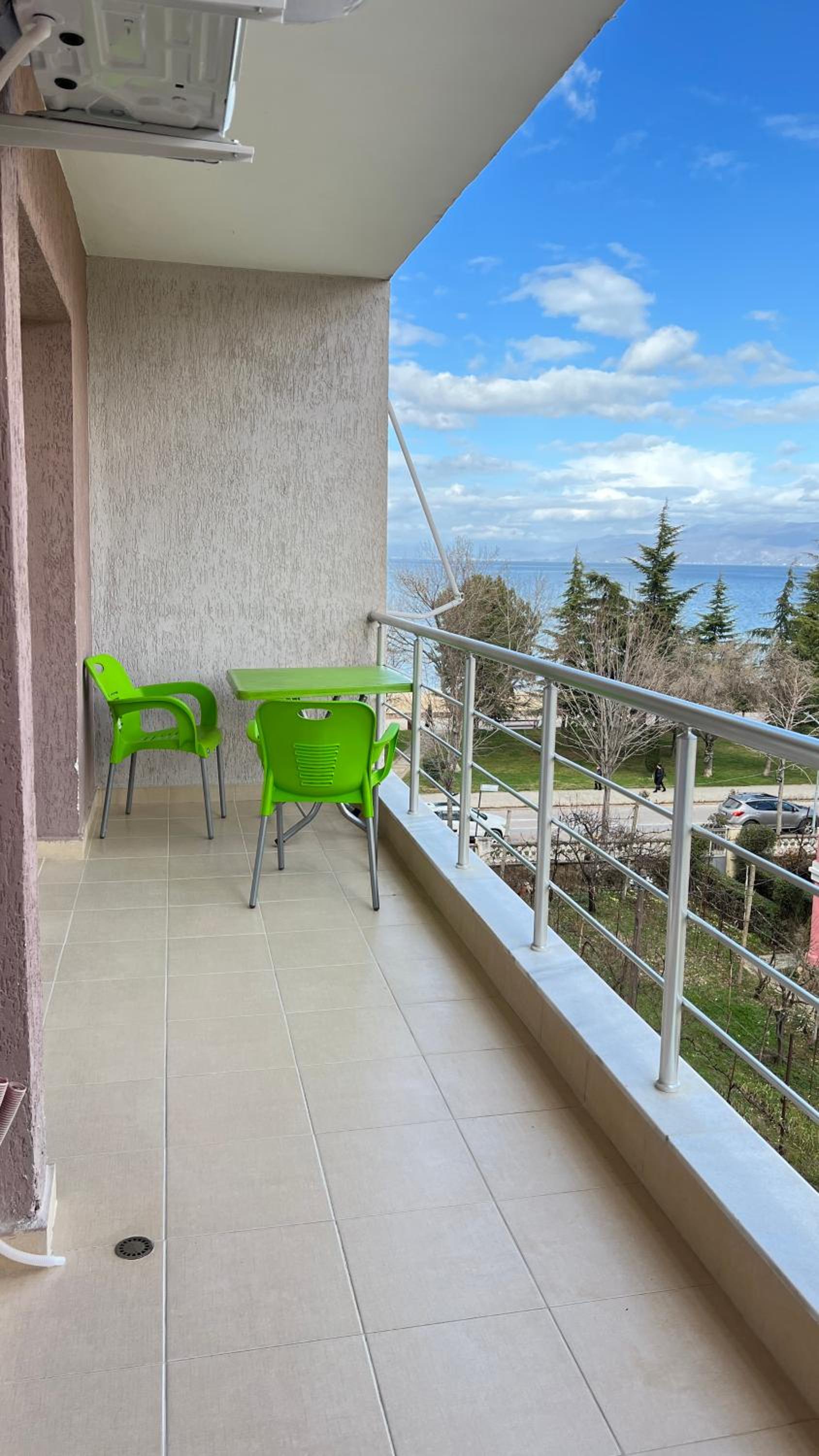 Eden’s Apartament