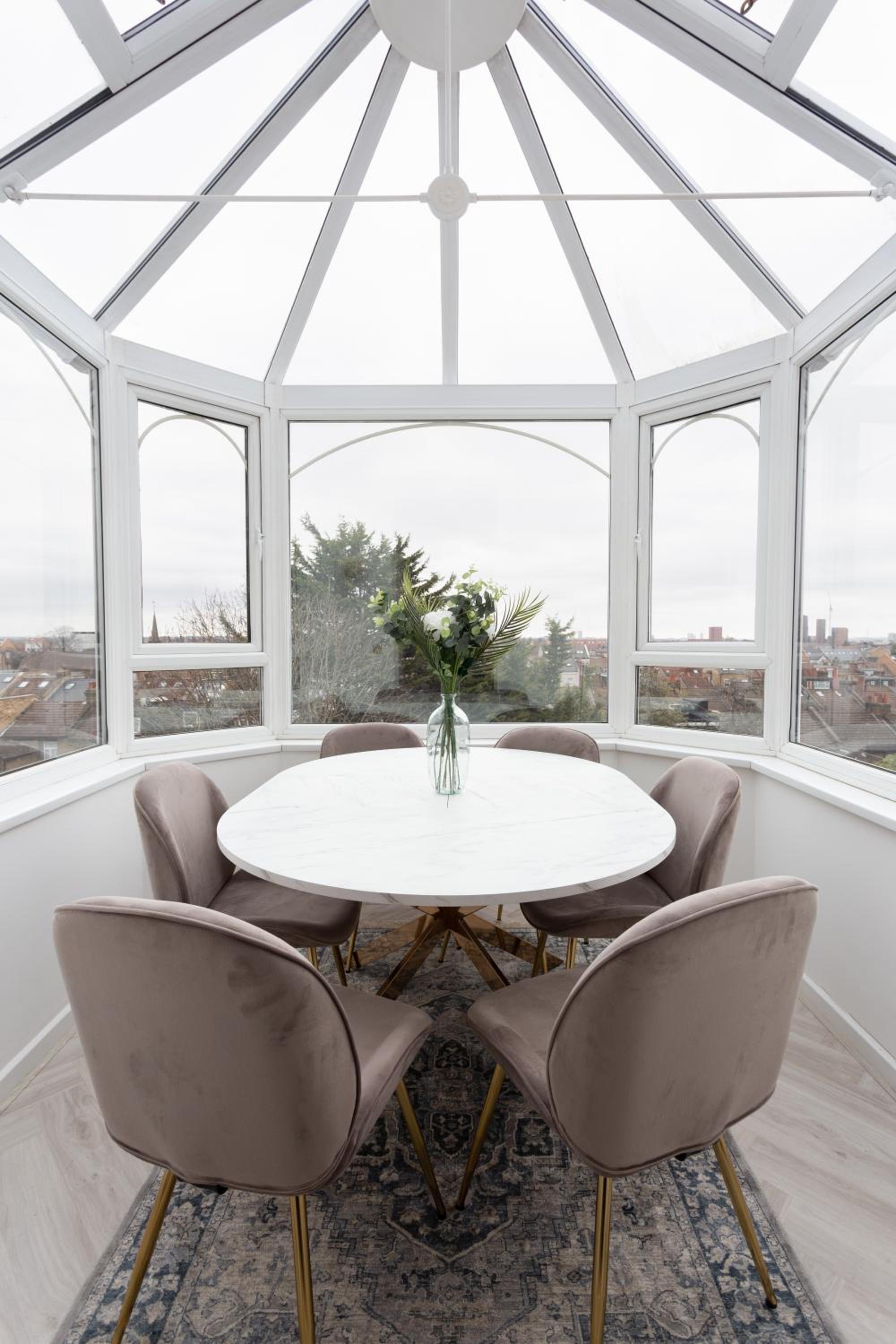 Stunning Large 4 Bedroom Victorian Home London — other