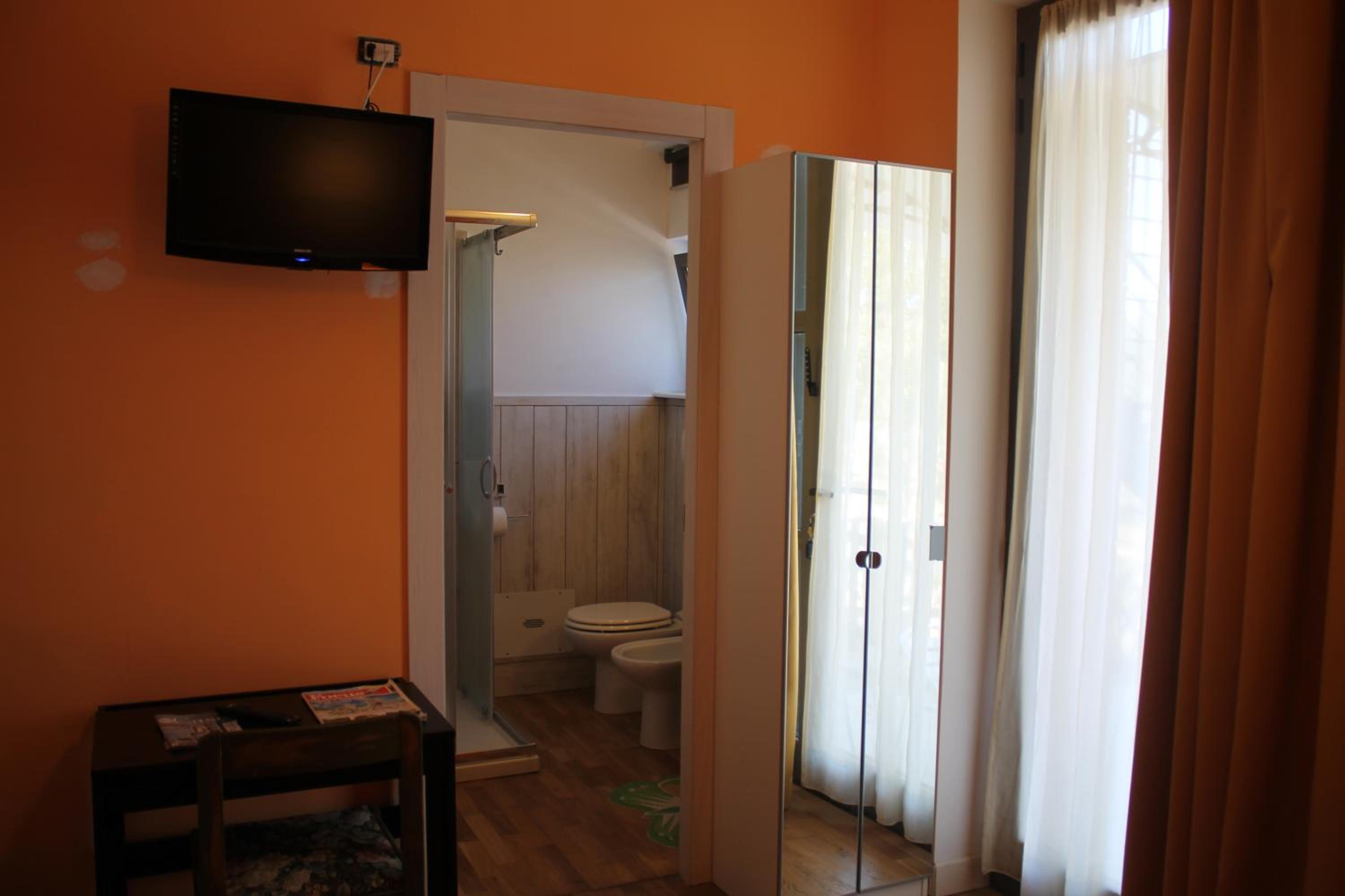 Photo 10