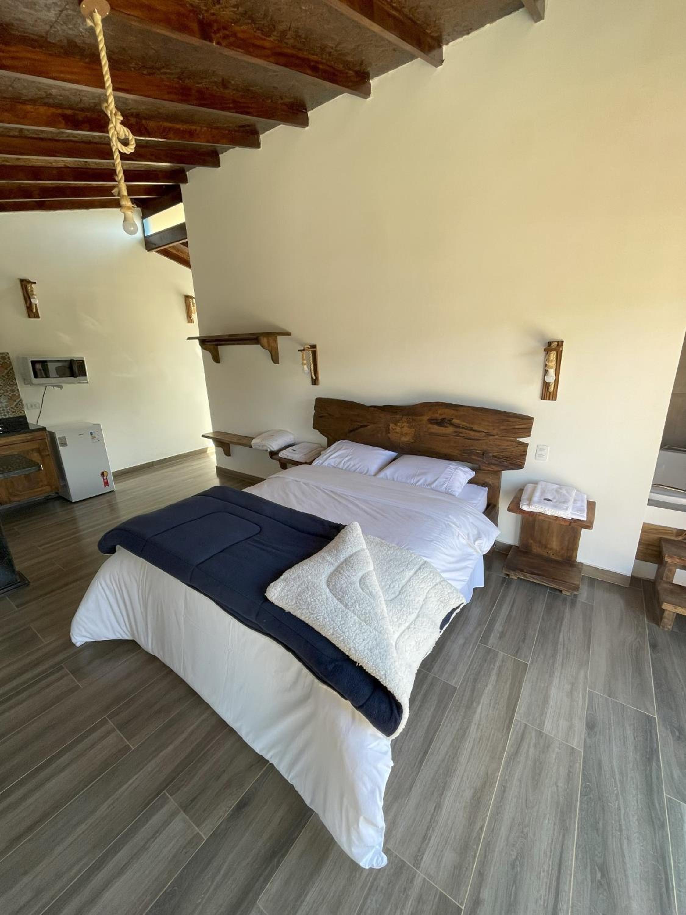 Chalés Mil Mudas da Mantiqueira - Hidro dupla, lareira interna e vista espetacular