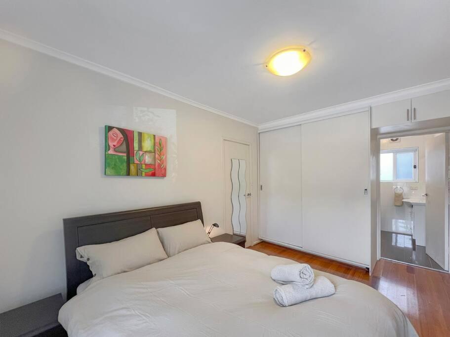 Ground floor one bedroom apartment in Elsternwick