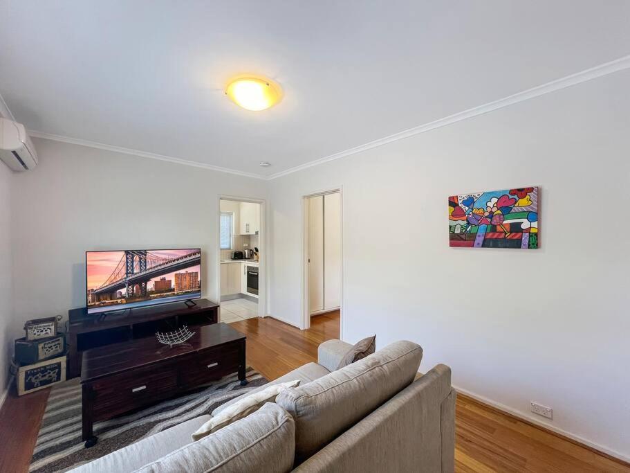 Ground floor one bedroom apartment in Elsternwick