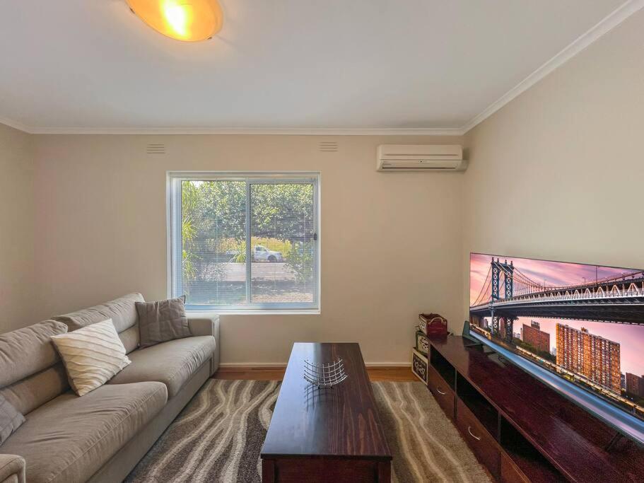 Ground floor one bedroom apartment in Elsternwick