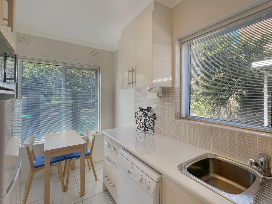 Ground floor one bedroom apartment in Elsternwick