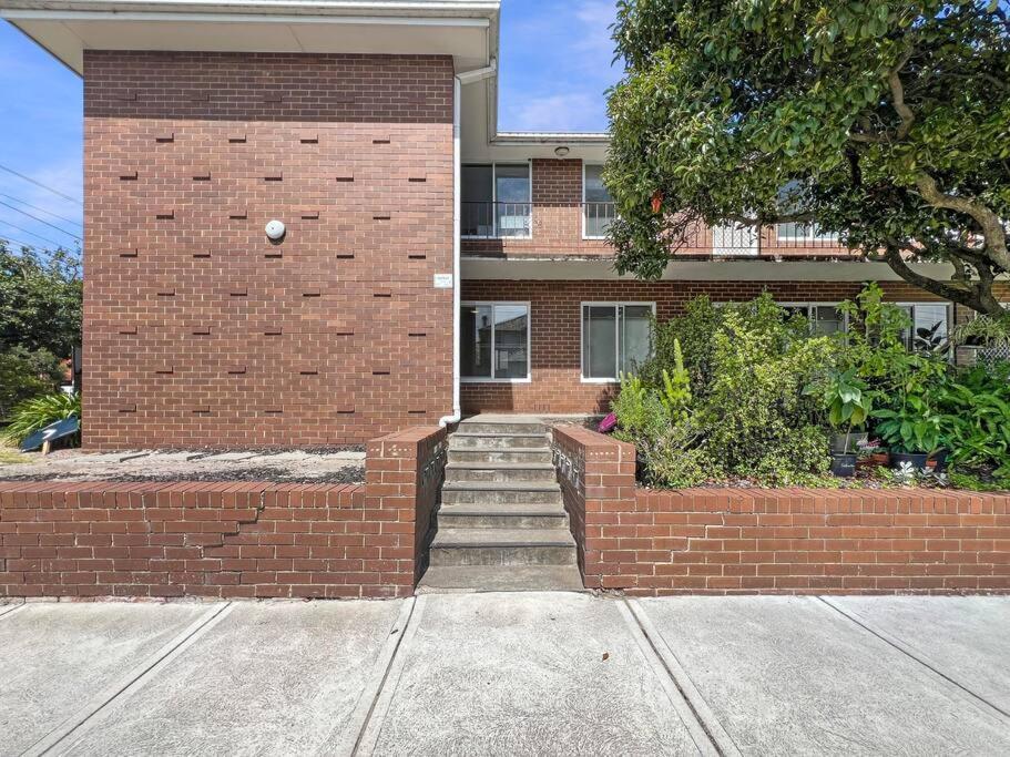 Ground floor one bedroom apartment in Elsternwick