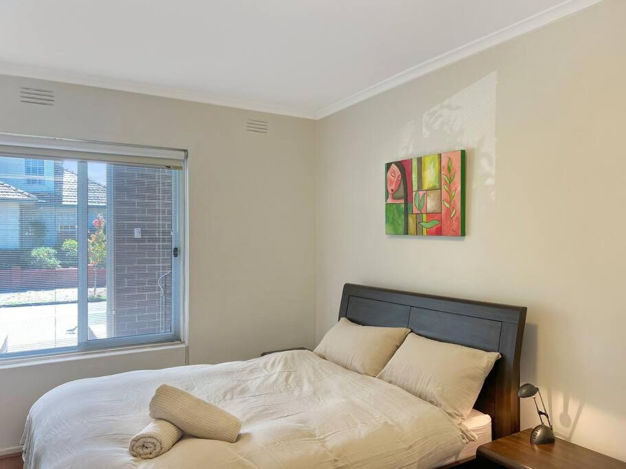 Ground floor one bedroom apartment in Elsternwick