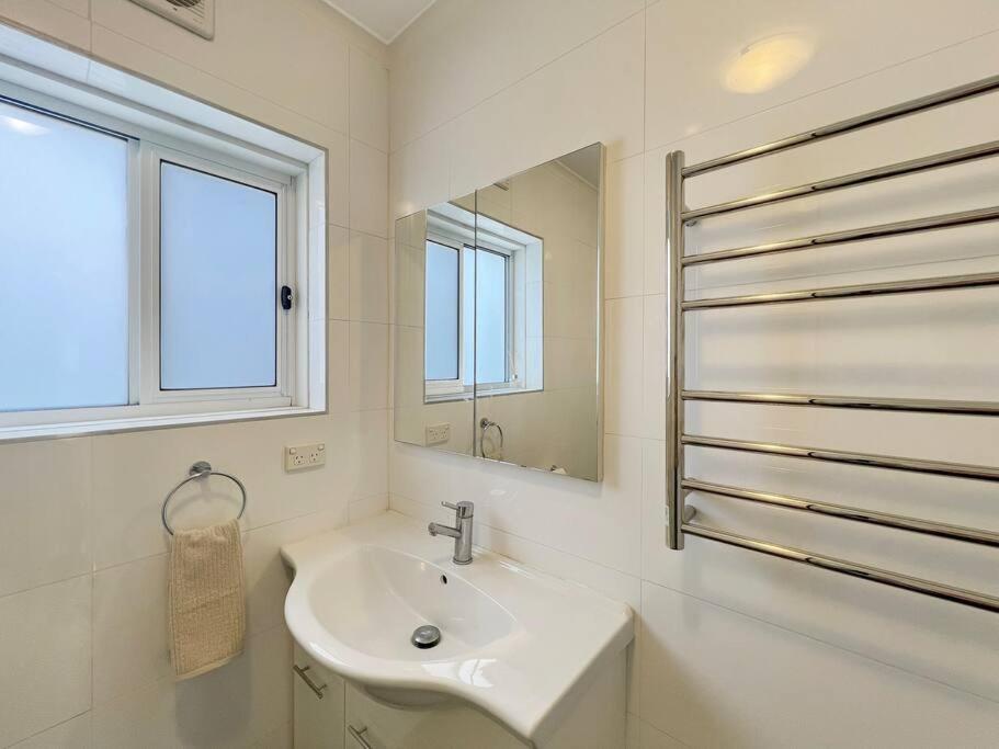 Ground floor one bedroom apartment in Elsternwick