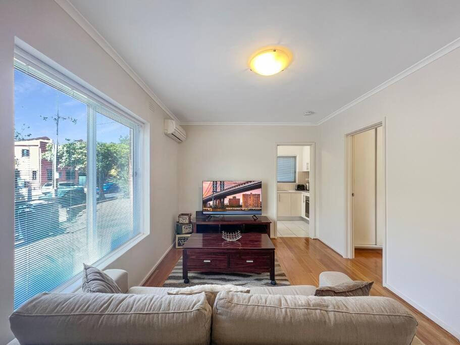 Ground floor one bedroom apartment in Elsternwick