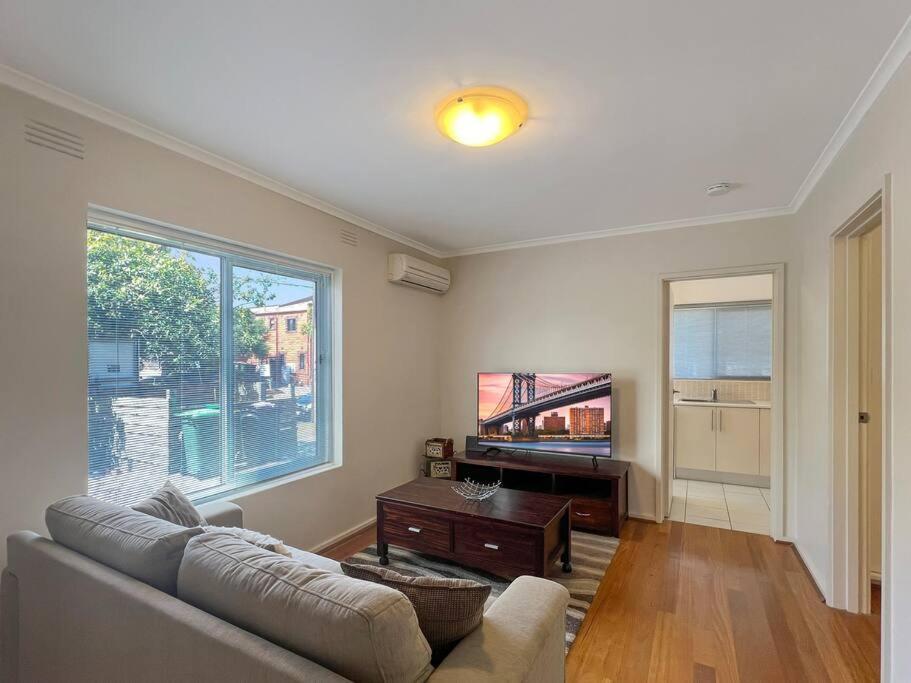 Ground floor one bedroom apartment in Elsternwick