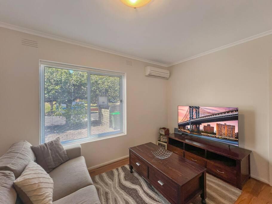 Ground floor one bedroom apartment in Elsternwick