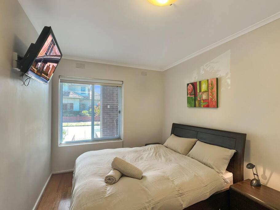 Ground floor one bedroom apartment in Elsternwick