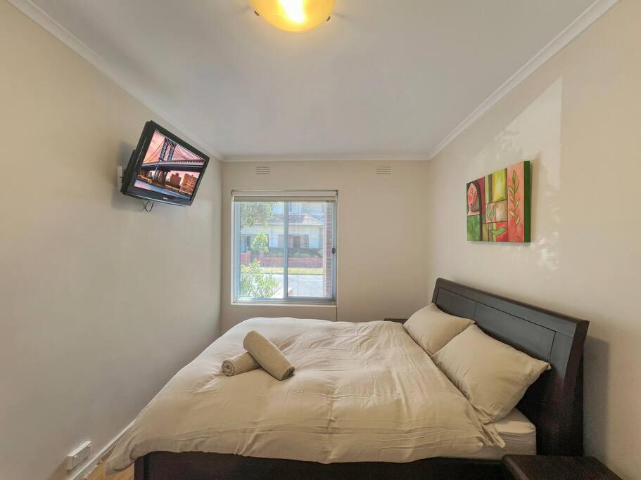 Ground floor one bedroom apartment in Elsternwick