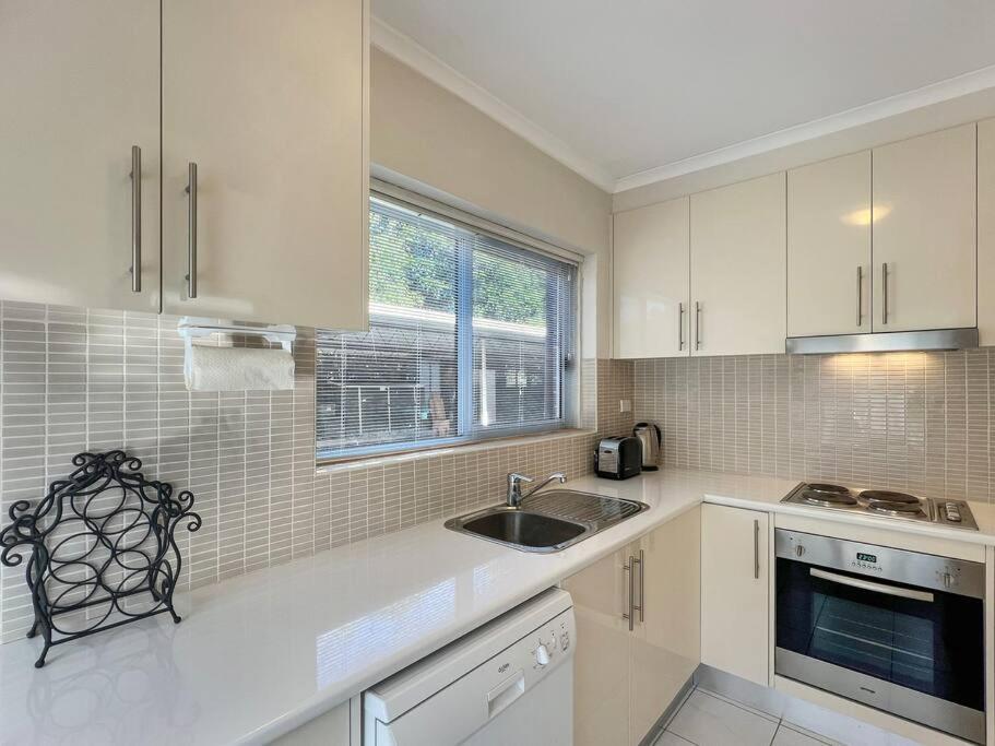 Ground floor one bedroom apartment in Elsternwick