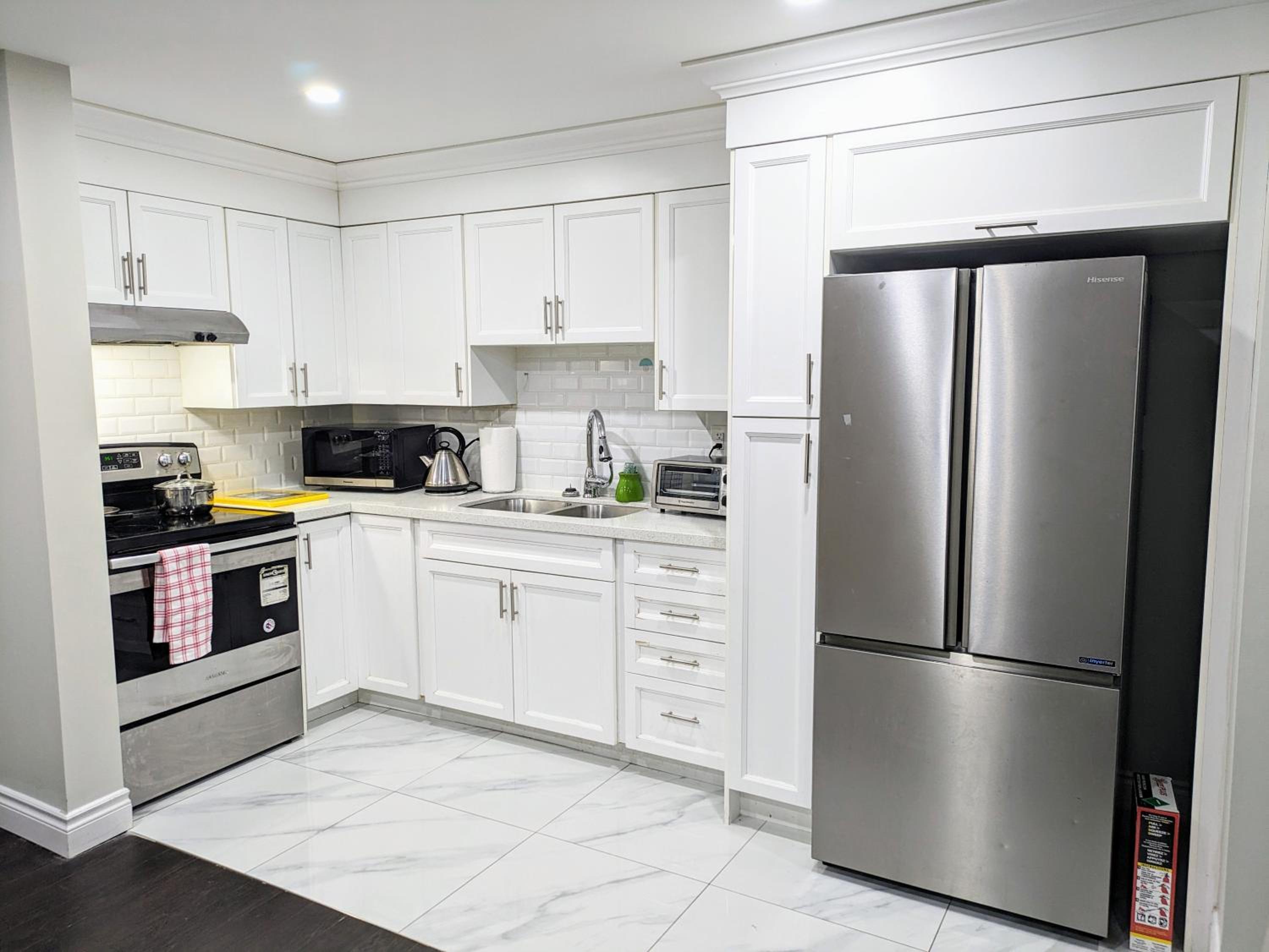 Stunning Furnished 2 Bedroom 2 Washroom Basement Apartment