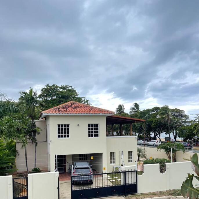 Hermosa casa frente al mar