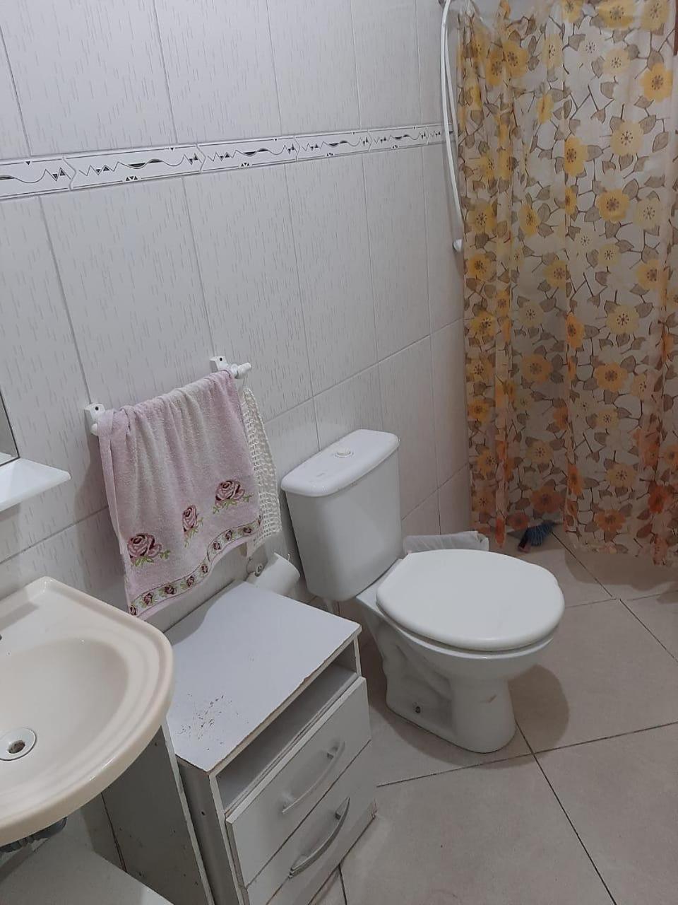 Confortável quarto em Matinhos