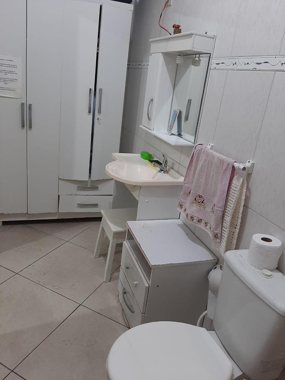 Confortável quarto em Matinhos