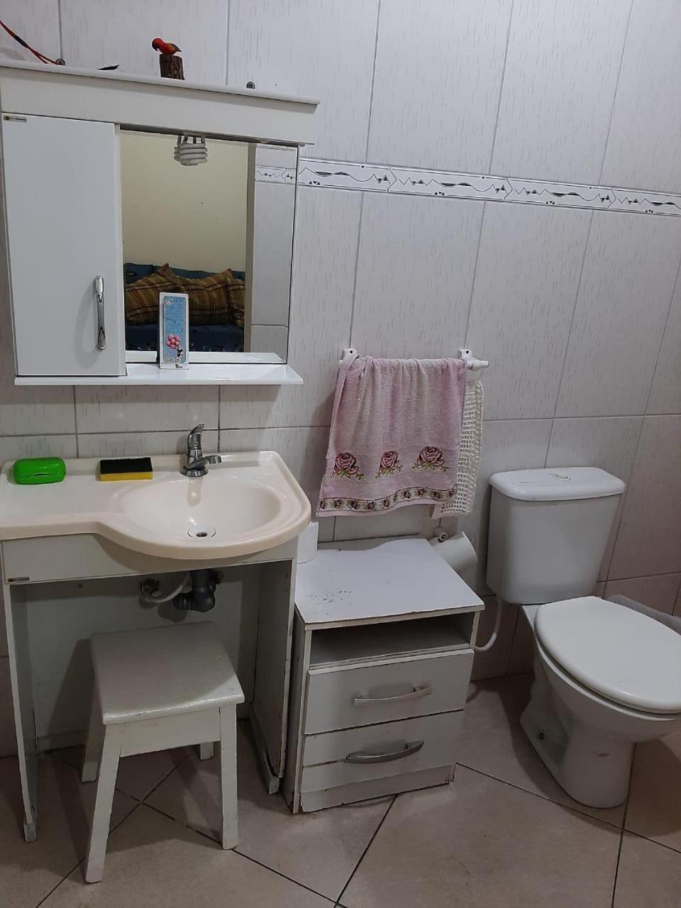 Confortável quarto em Matinhos