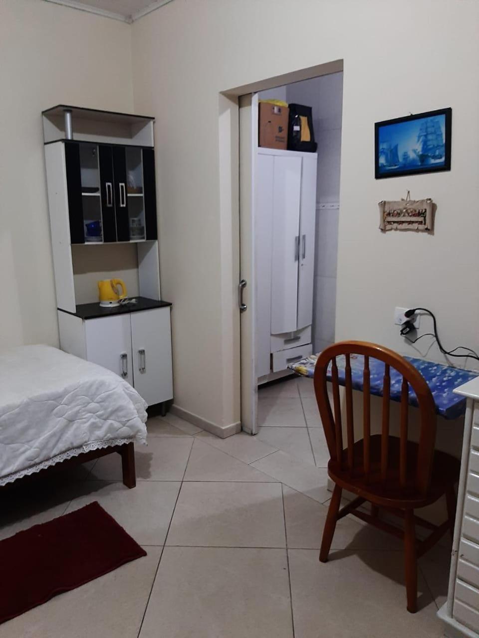 Confortável quarto em Matinhos