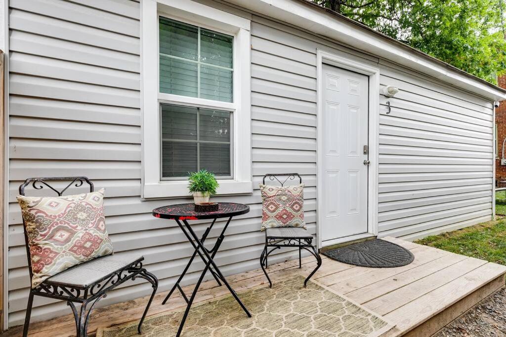 E3 Centrally located in Carytown fully fenced