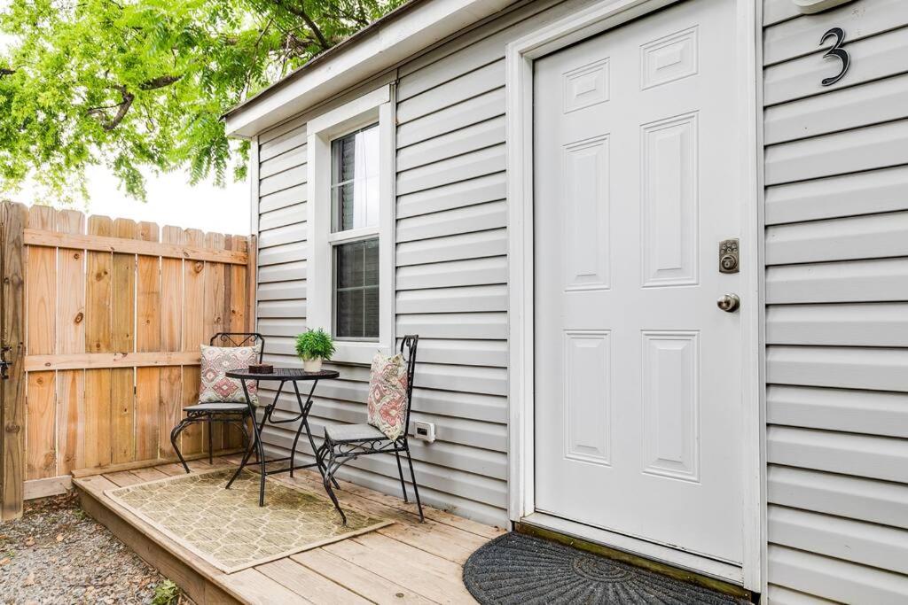 E3 Centrally located in Carytown fully fenced