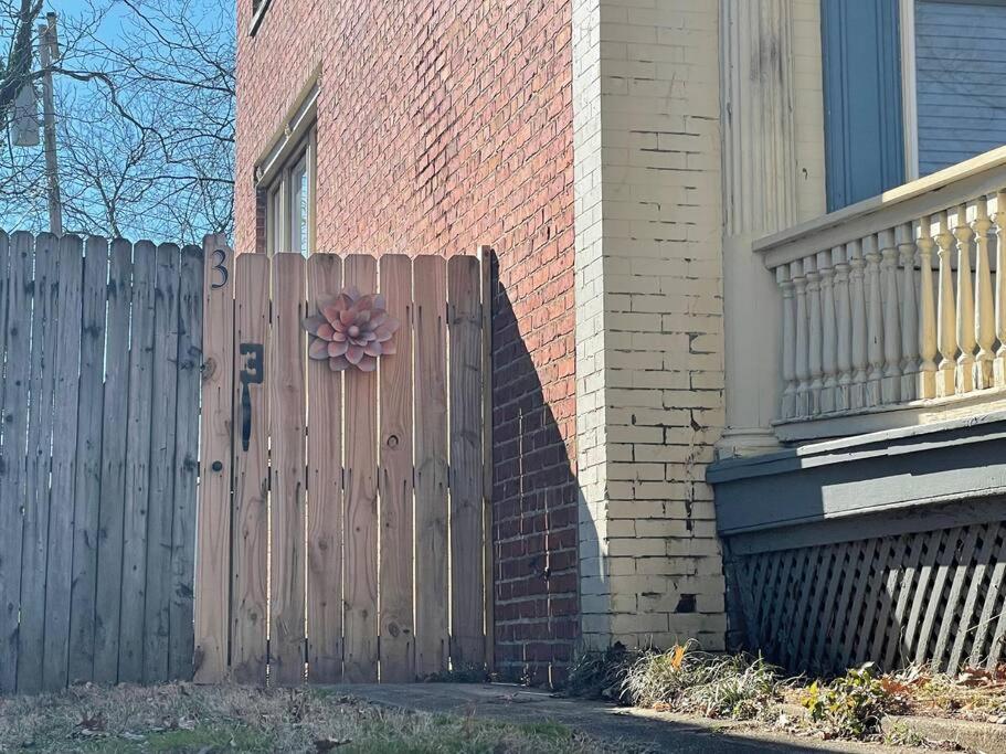 E3 Centrally located in Carytown fully fenced