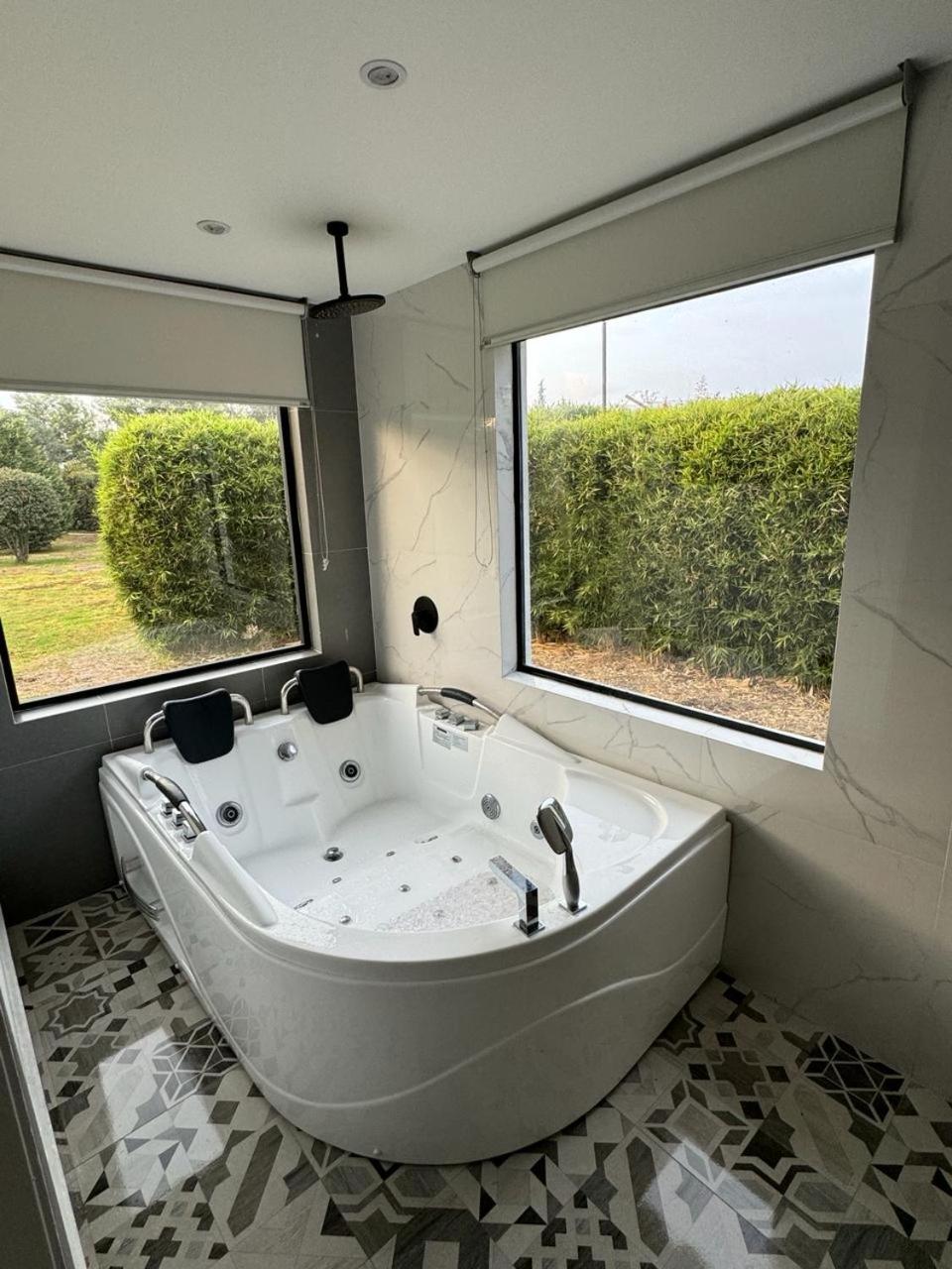 Luxury Finca el Ensueño, casa entera, con Sauna, Jacuzzi, BBQ y Caballos