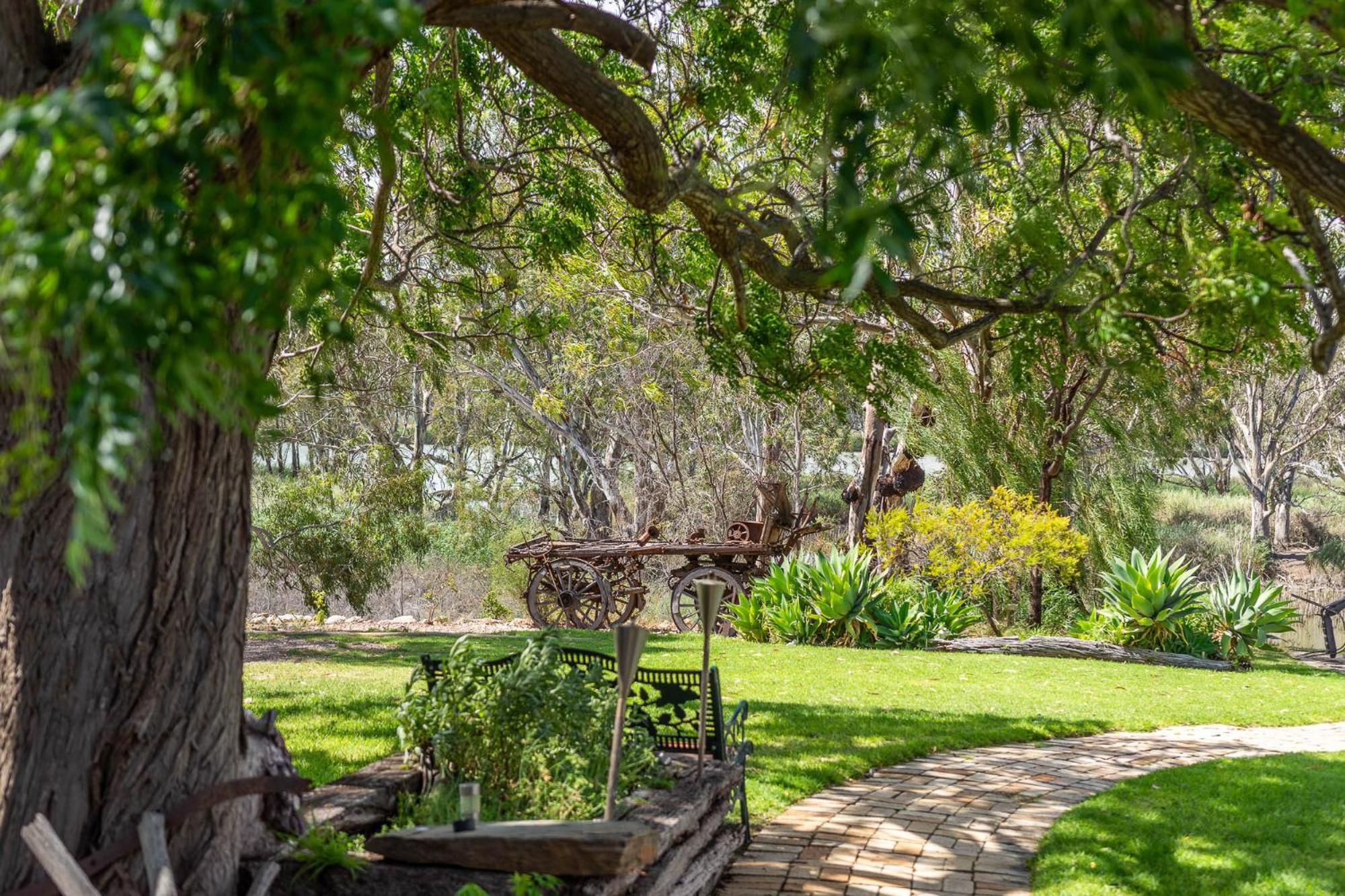 Lake Bywater Cottage