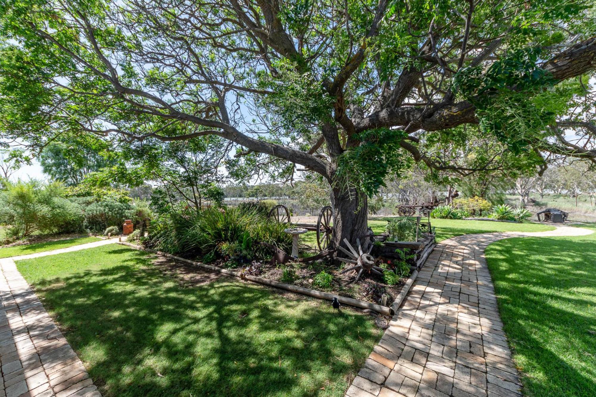 Lake Bywater Cottage