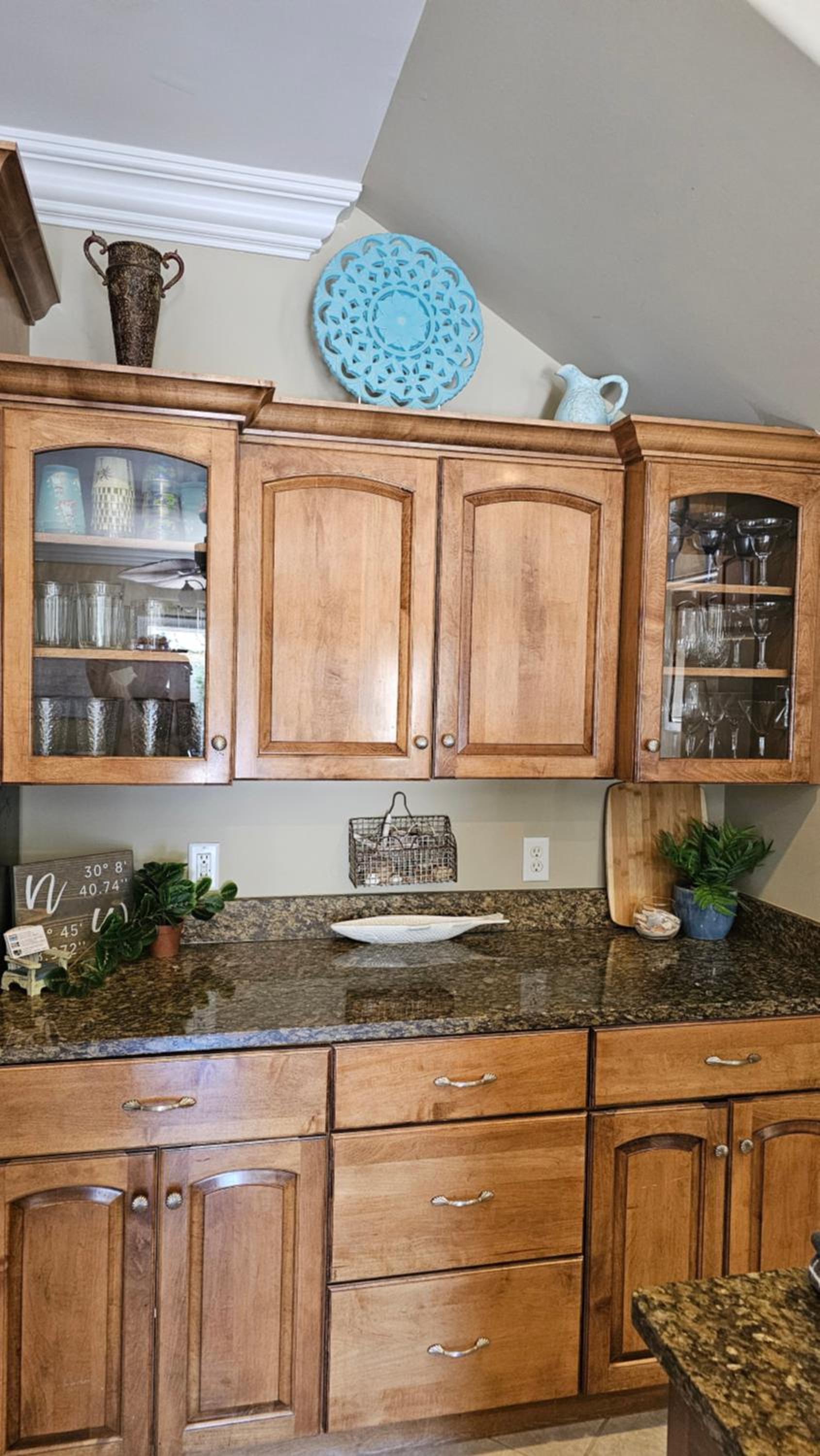 Summer Special, Lux 4BR House Sleeps 12, Pool, Elevator, King bed