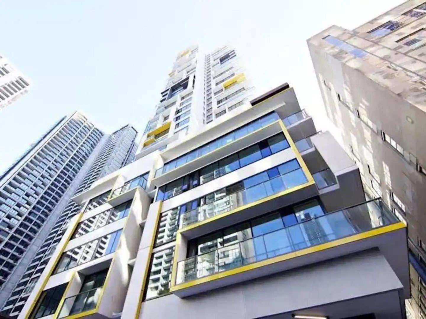 Stylish 2BR Apt Next To Southern Cross City Views