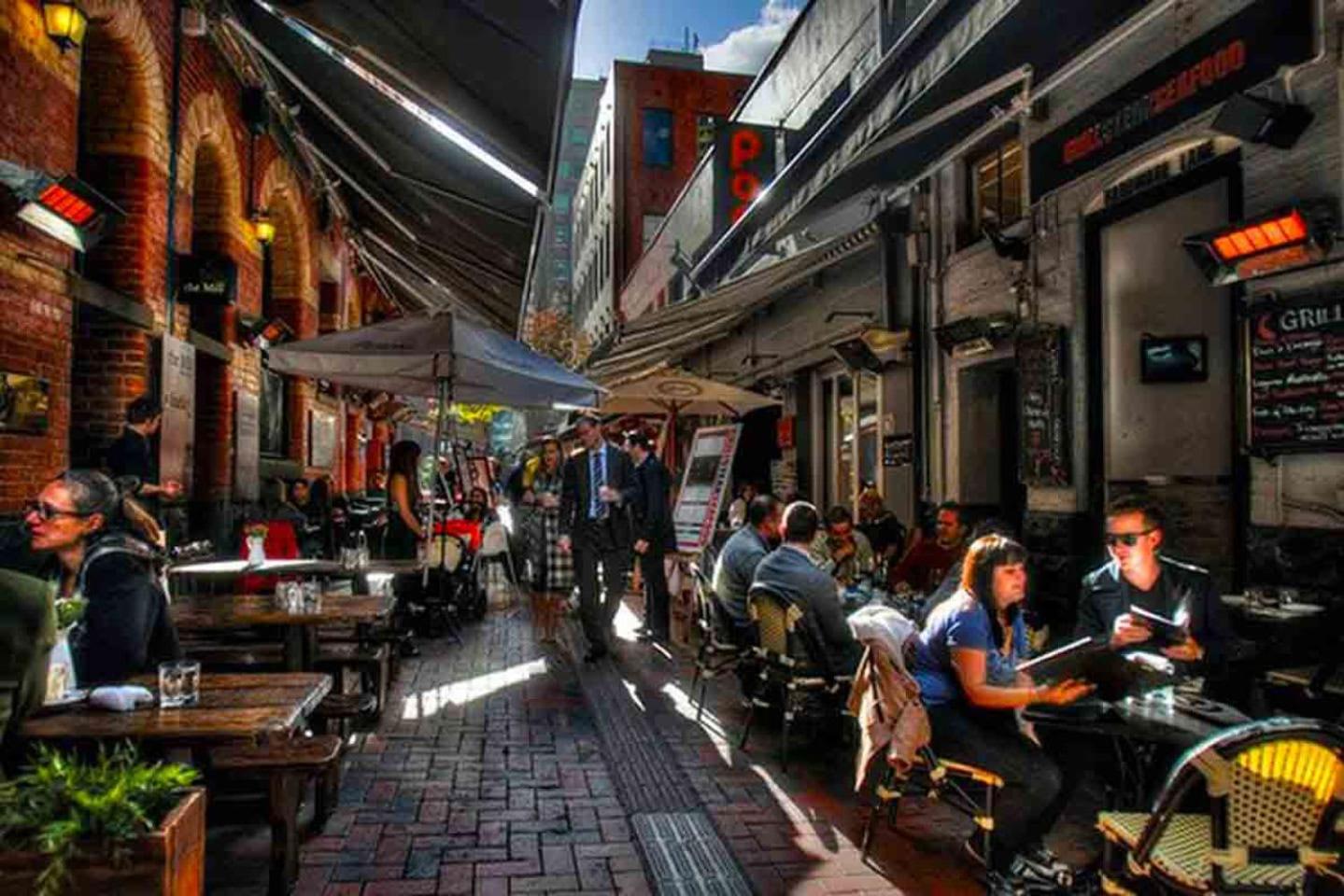 A Chic Studio Only a 4-min Walk to Victoria Market