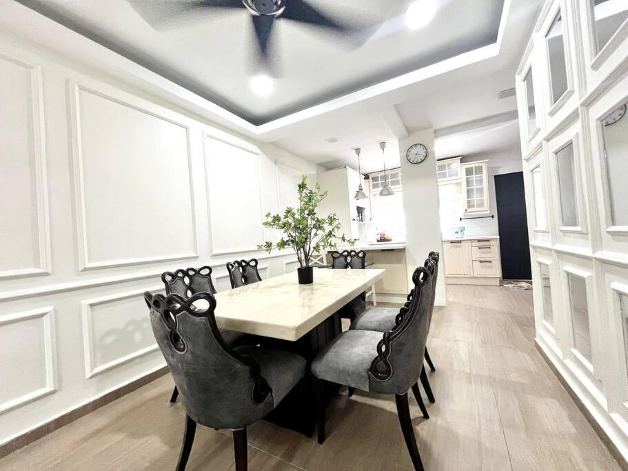 Modern 4BR Melawati Mall, KL EastMall, Zoo Negara, UIA IIUM