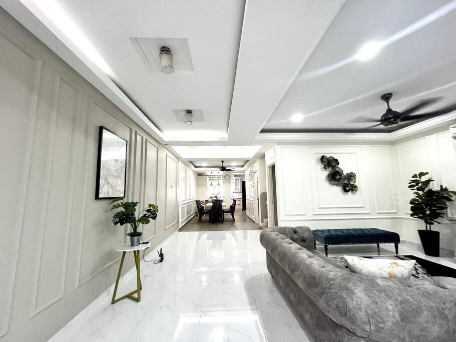 Modern 4BR Melawati Mall, KL EastMall, Zoo Negara, UIA IIUM