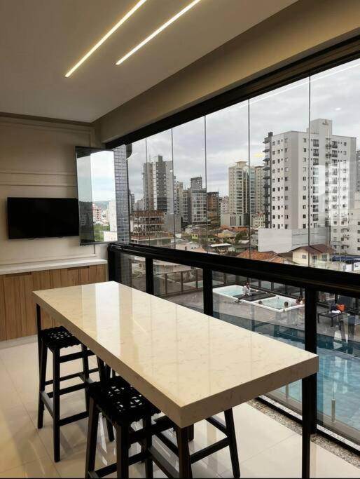 Apto em Porto Belo SC 2 suítes para 7 pessoas