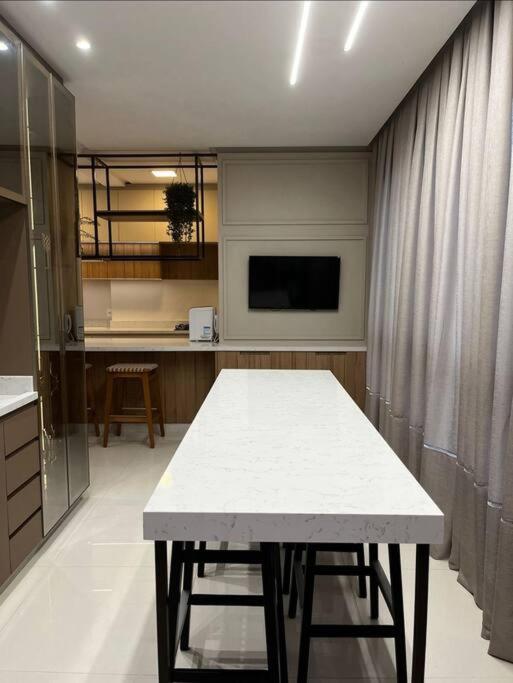 Apto em Porto Belo SC 2 suítes para 7 pessoas