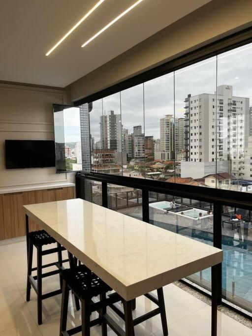 Apto em Porto Belo SC 2 suítes para 7 pessoas