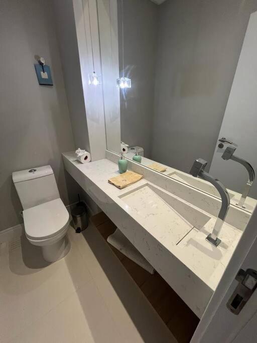 Apto em Porto Belo SC 2 suítes para 7 pessoas