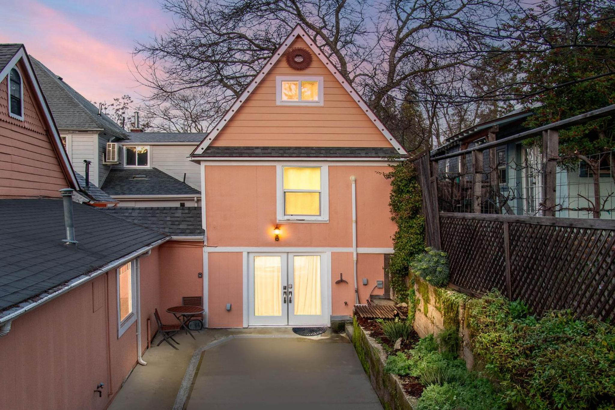 Grass Valley Vacations - The Carriage House Chic Treetop Loft and Hot Tub - Property Image 1