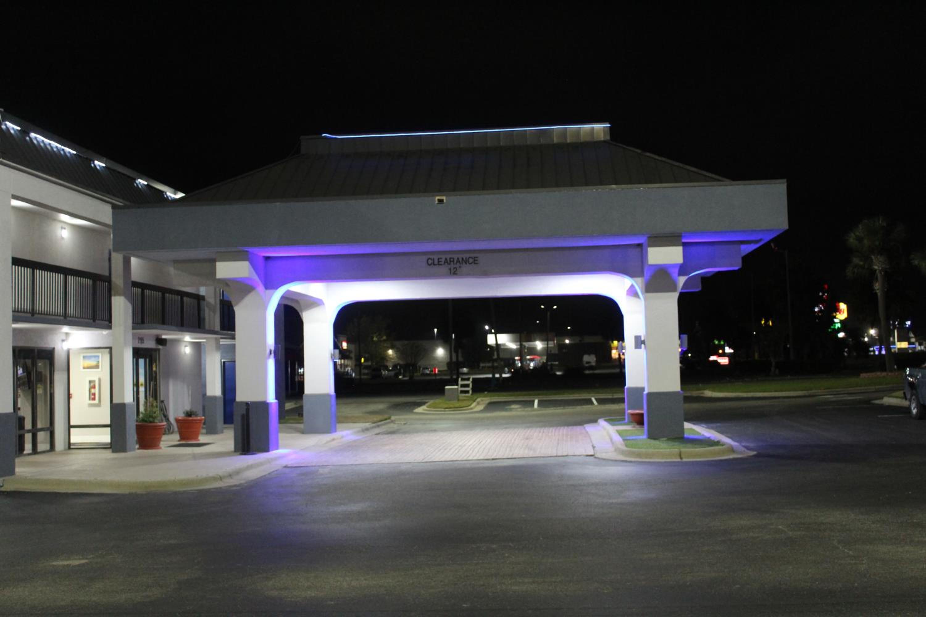 Marianna Vacations - Days Inn by Wyndham Marianna - Property Image 33