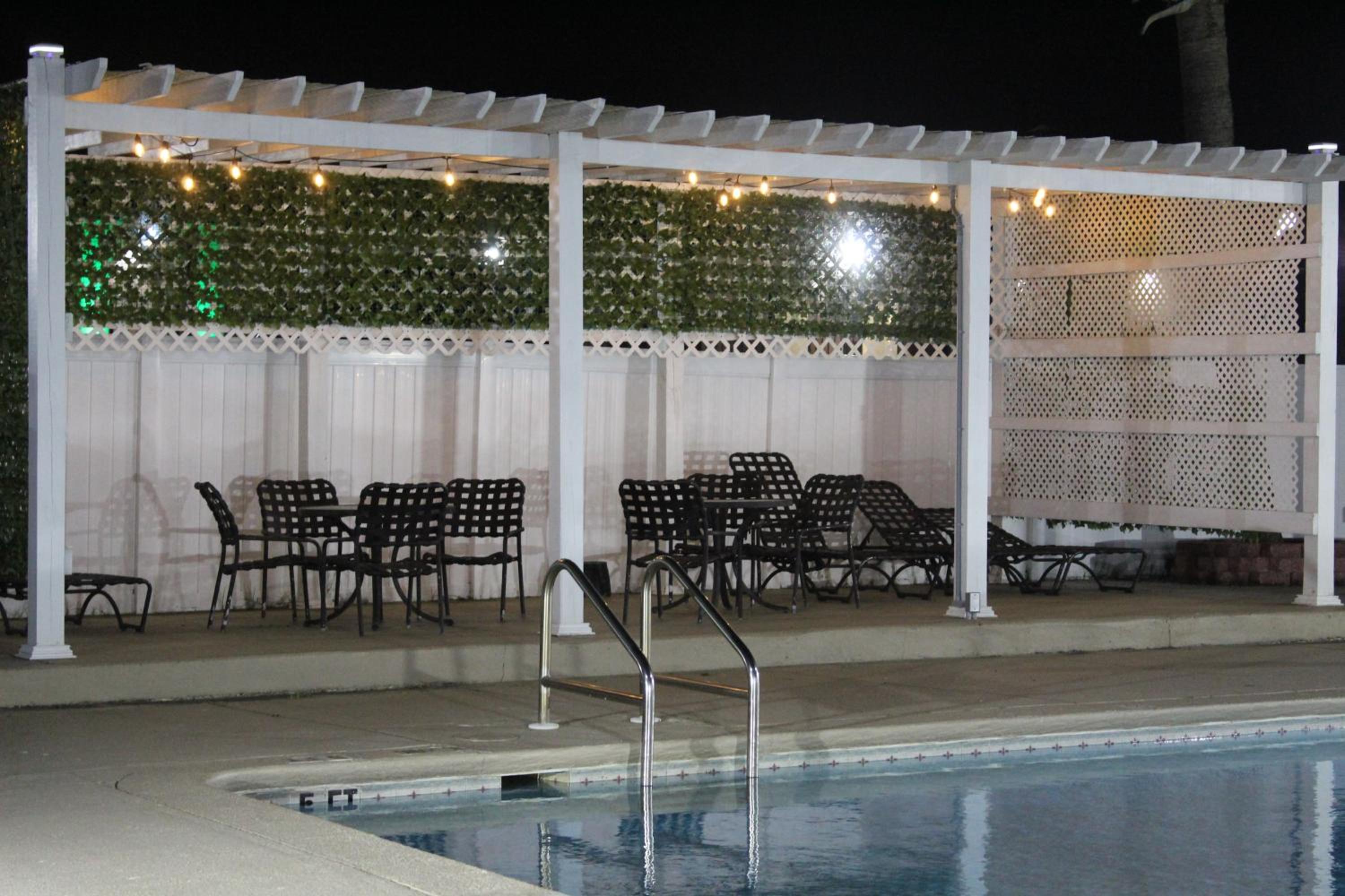 Marianna Vacations - Days Inn by Wyndham Marianna - Property Image 11