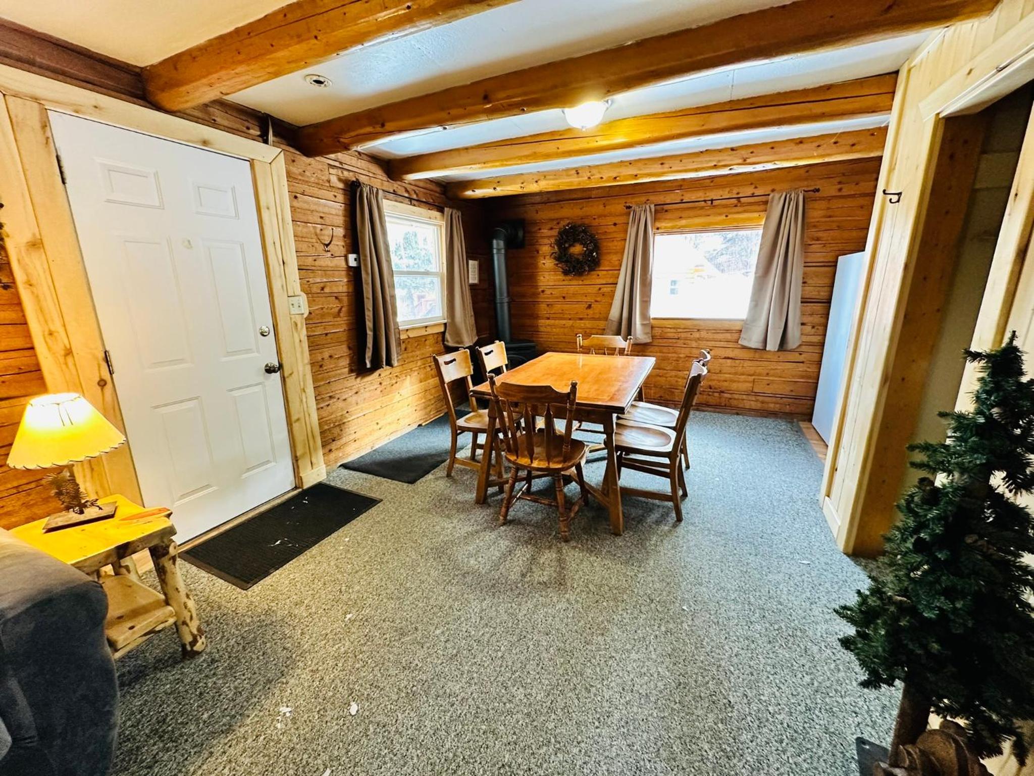 Ute Bluff Lodge, Cabins and RV park