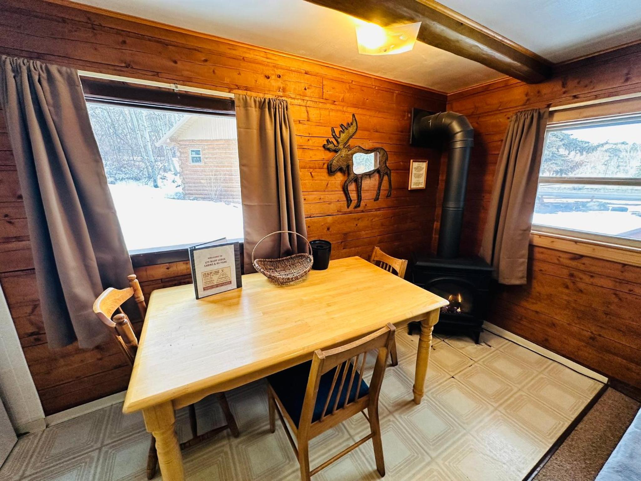 Ute Bluff Lodge, Cabins and RV park