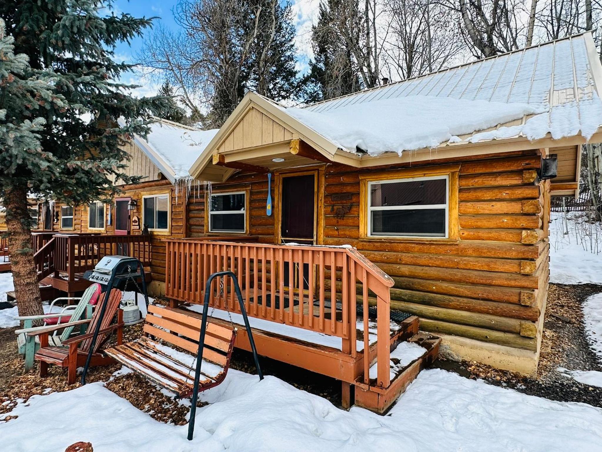 Ute Bluff Lodge, Cabins and RV park