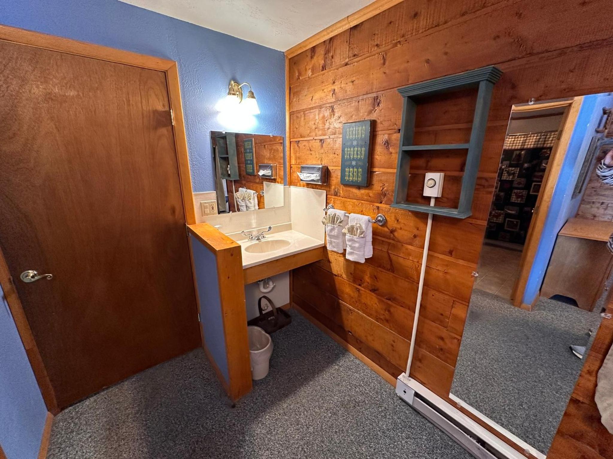 Ute Bluff Lodge, Cabins and RV park
