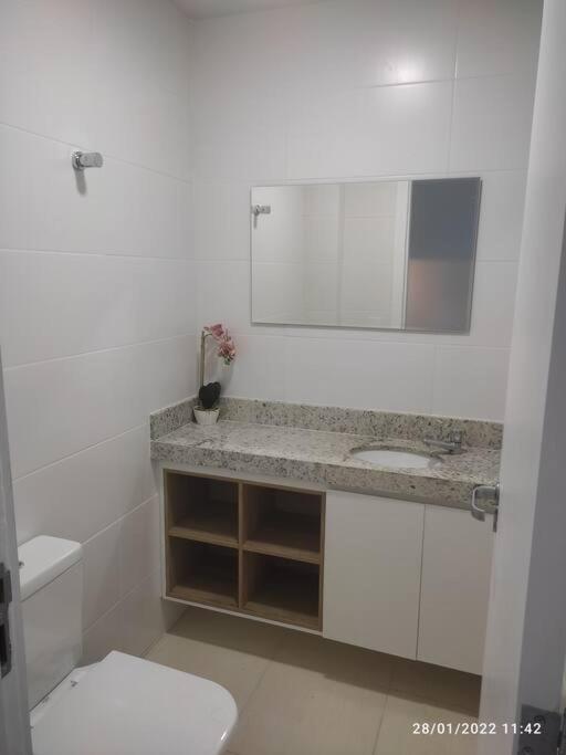 Apt novo e charmoso a uma quadra da Praia do Forte