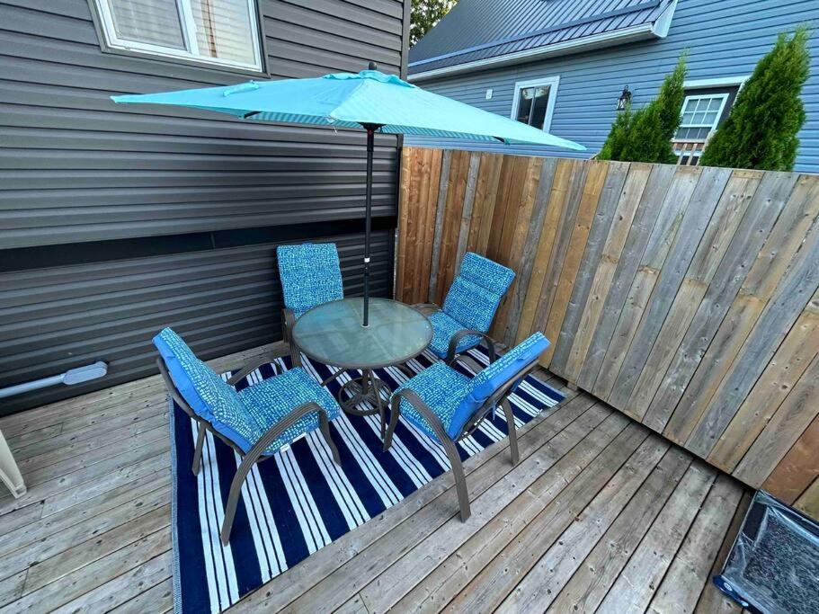 Elite Upper Deck Suites l Lake front with hot tub