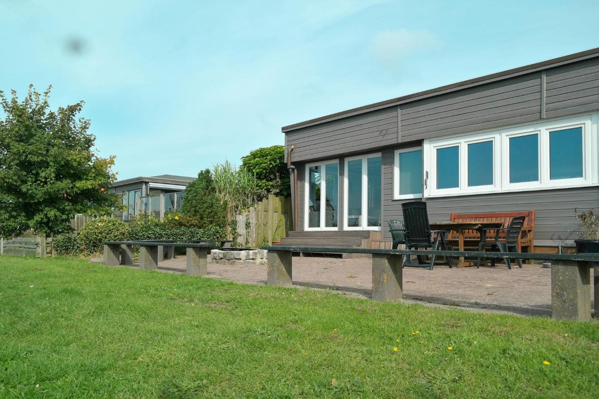 8 pers House 'Capitein Theis' with seaside in front of the Lauwersmeer