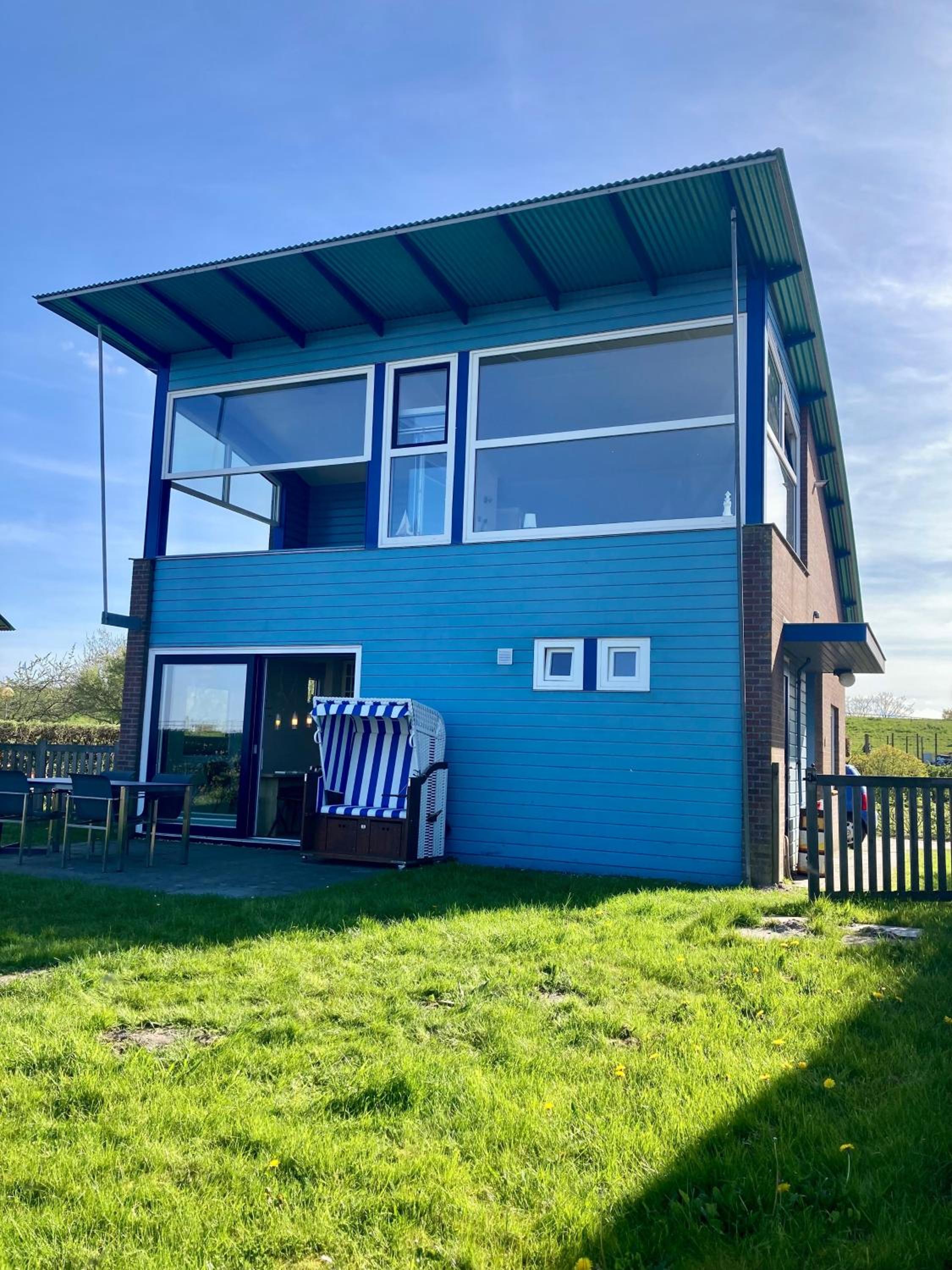 6pers. Lauwersmeer Lakefront. Nirvana house with sauna, pellet stove view 2