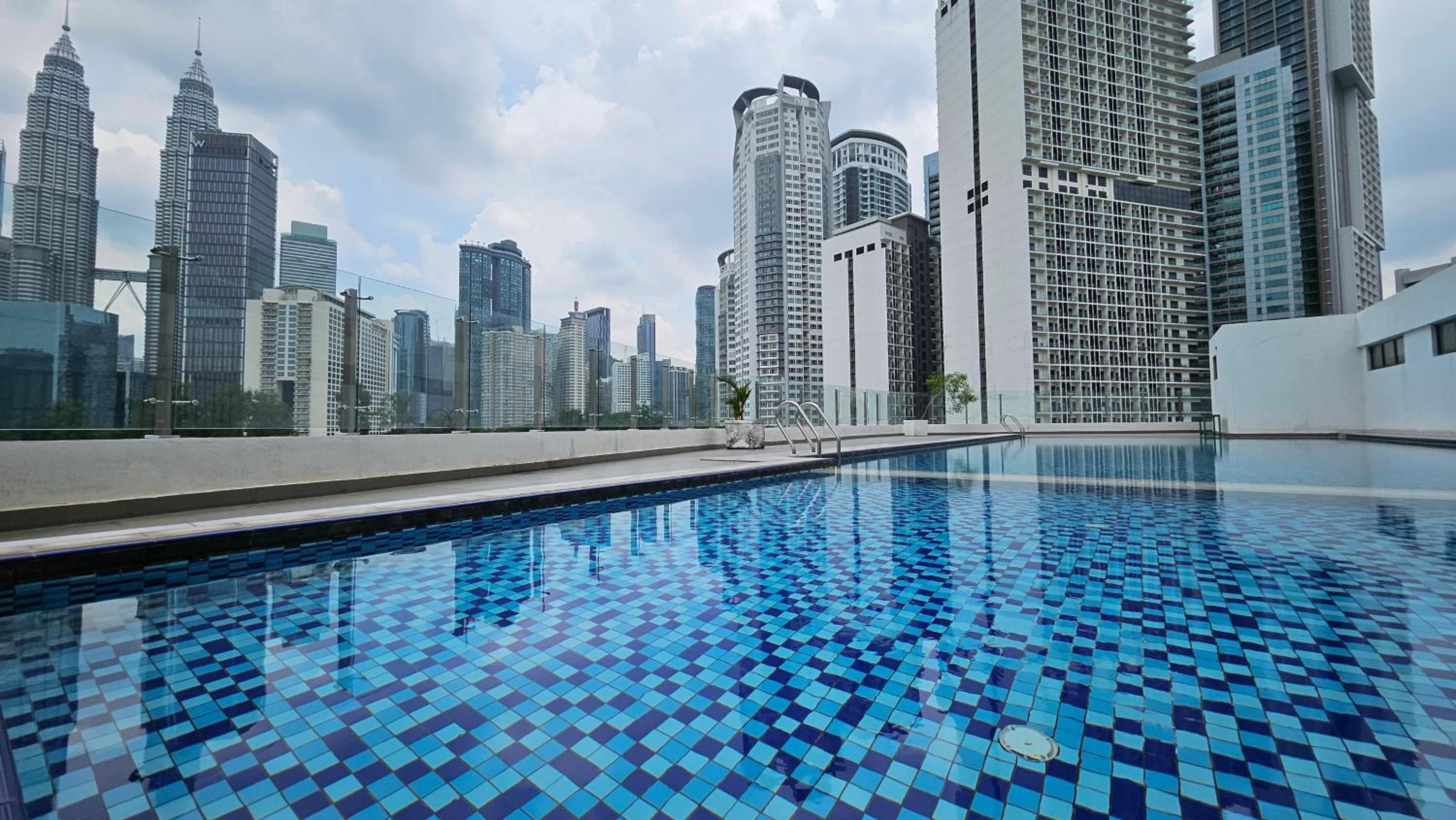 Balcony KLCC View Kampung Baru Luxurious